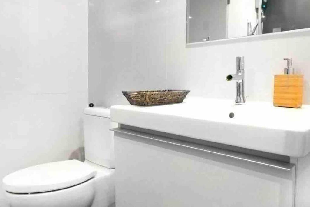 Stylish 1 Bedroom, Nice Pool,Bts Asok, Sukhumvit 曼谷 外观 照片
