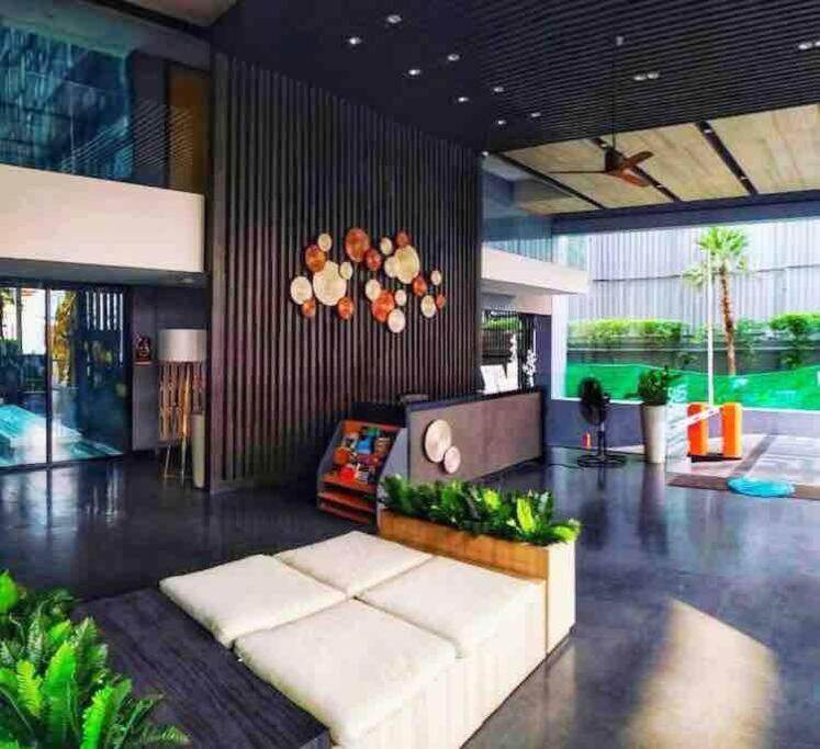Stylish 1 Bedroom, Nice Pool,Bts Asok, Sukhumvit 曼谷 外观 照片